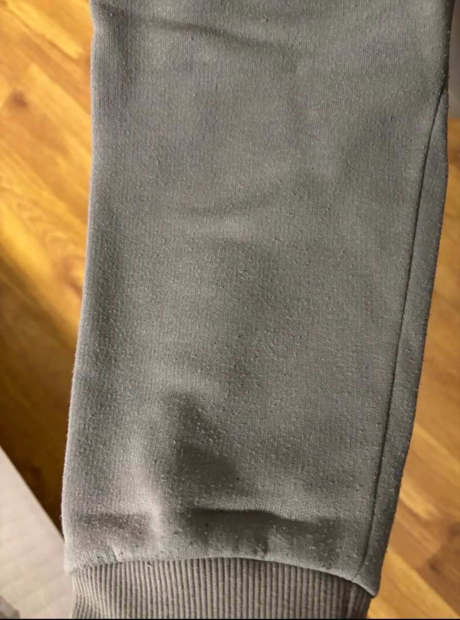 Uniformes Positivo - kit com calça nova, moletons e mais itens usados - Foto 4