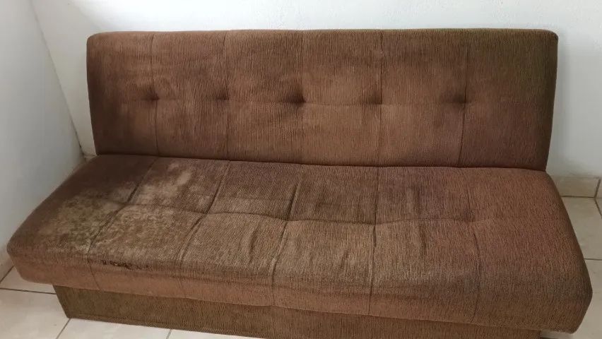 Sofá-Cama de 3 Lugares. Cor Marrom.