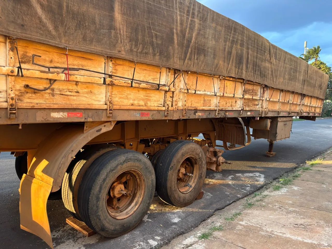 Carreta graneleiro Krone 