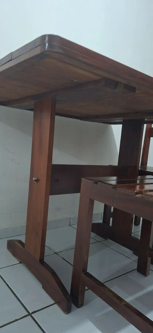 MESA DE MADEIRA COM 4 CADEIRAS - Foto 3