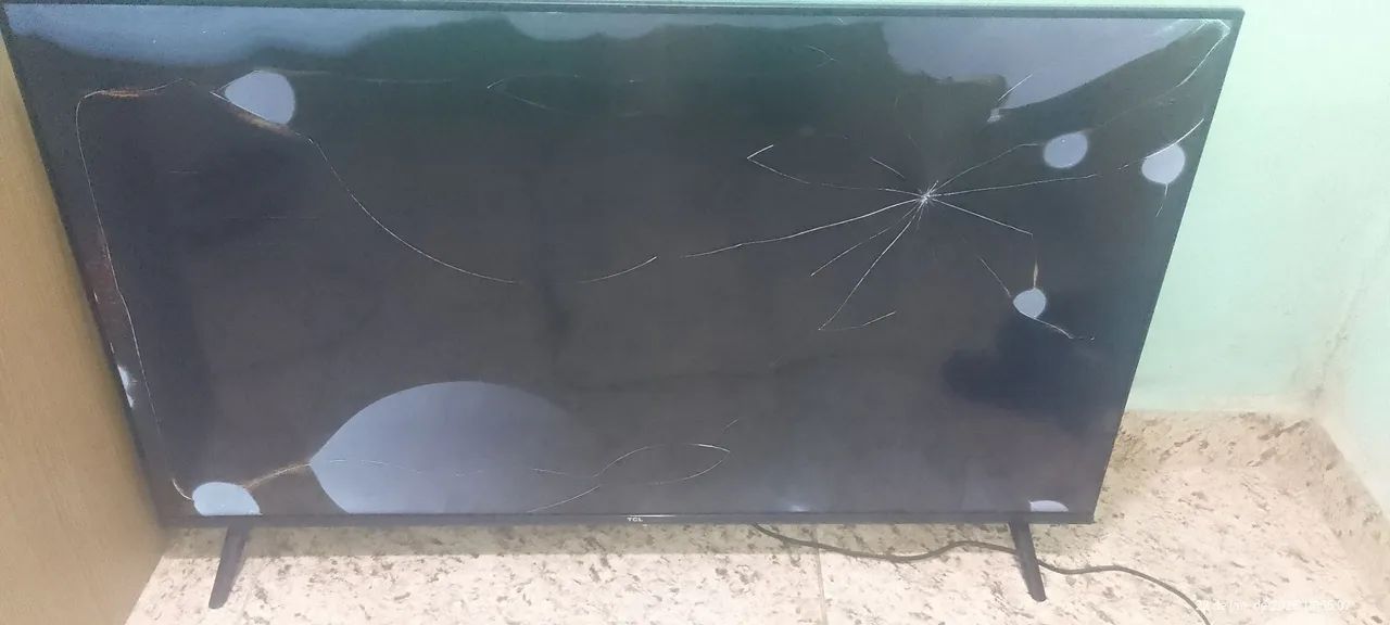 Vendo 2 tv pra retirar peças 