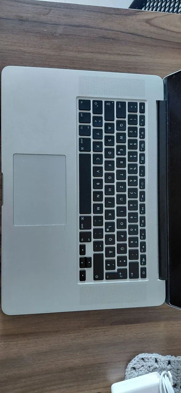 ? MacBook Pro Retina 15" ? Mid 2015<br>Modelo: A1398<br>EMC: 2910 - Foto 3