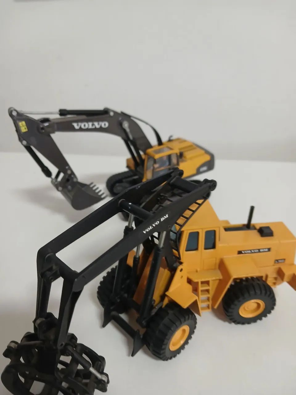 MINIATURAS VOLVO BM L160 e VOLVO EC 290C 1:50 - Foto 4