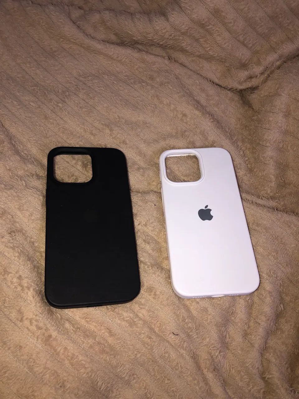 Vendo capinha 14 pro max e do 15 pro max!