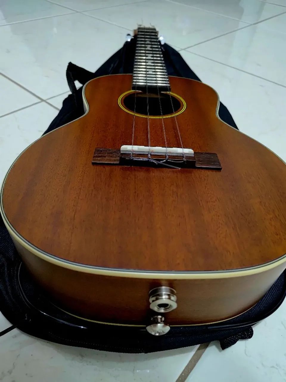 Ukulele Ohana Tenor Tk20 elétrico com capa - Foto 4