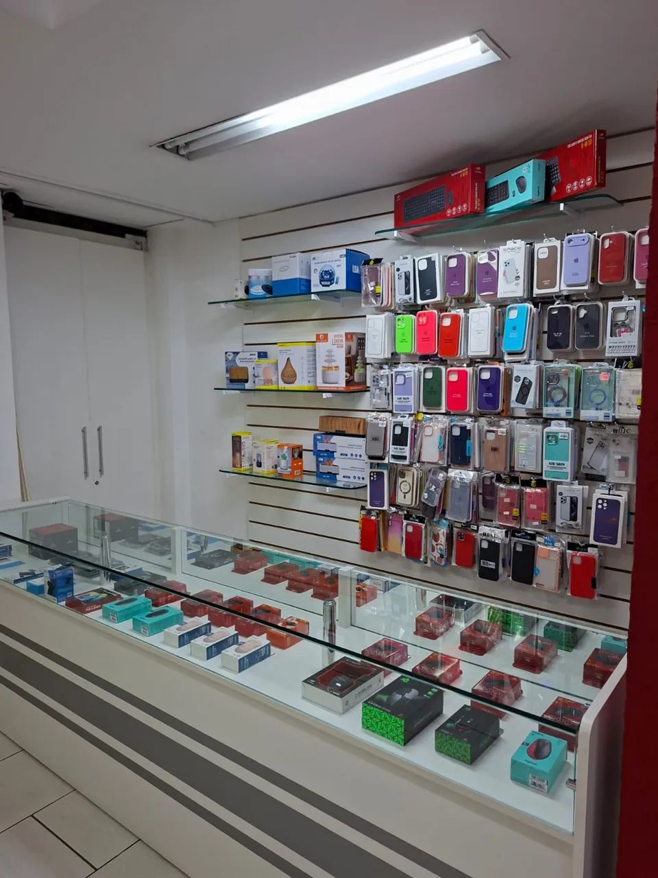 VENDE-SE LOJA COMPLETA DE ACESSÓRIOS PARA CELULAR E ASSISTÊNCIA TÉCNICA - Foto 4