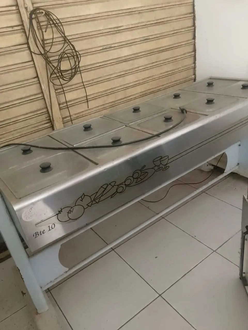 Buffet com 10 Cubas inox e tampas de vidro. - Foto 3