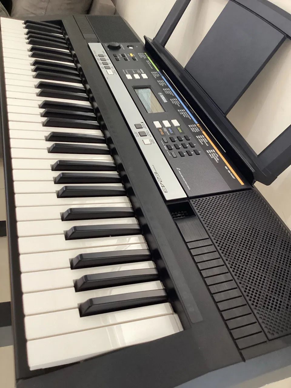 Teclado Yamaha PSR E243  - Foto 2
