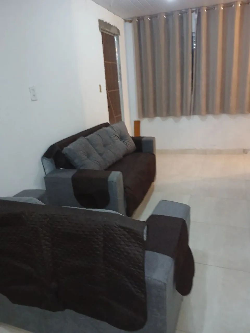 Conjunto 2 sofás - em bom estado de uso 