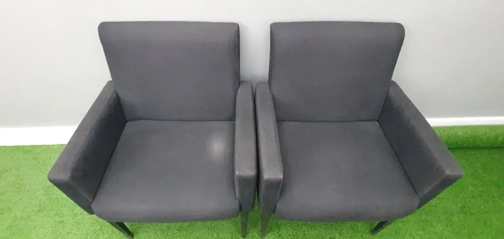 2 poltronas assento estofado, revestimento sintético - Foto 2
