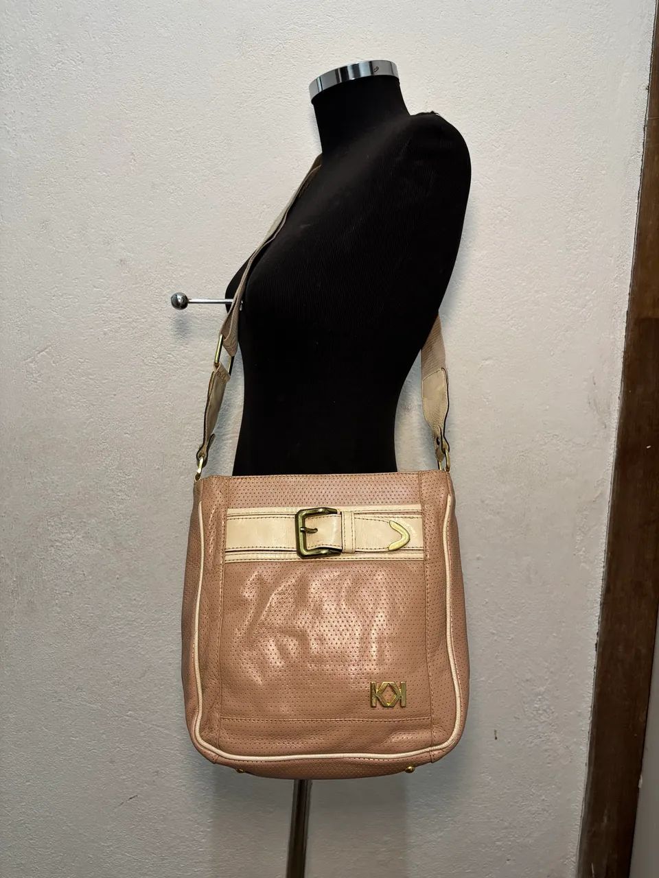 Bolsa TransversalFeminina em  Couro Legítimo - Bege 