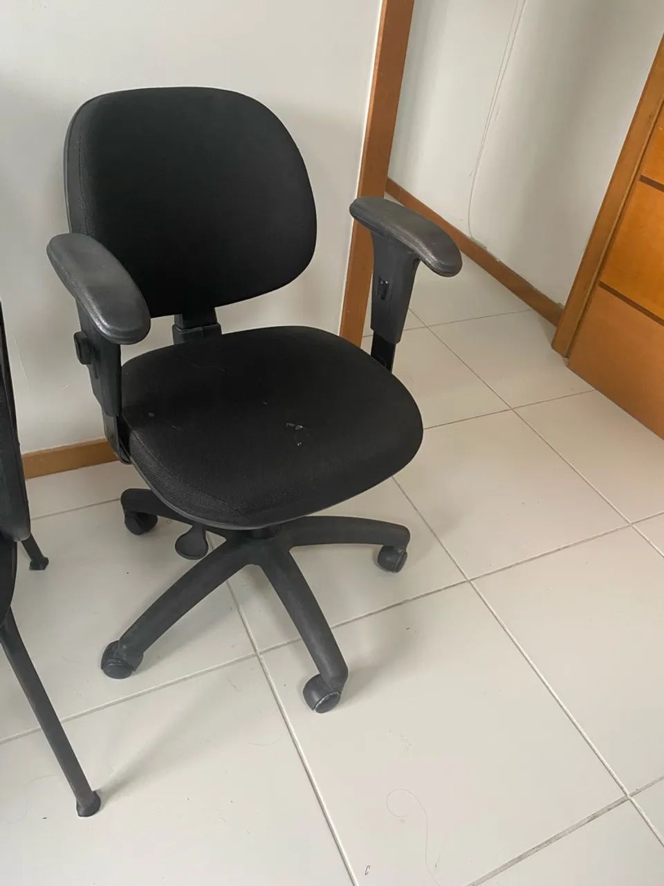 Cadeiras de escritório fixa e de rodinhas - Foto 3