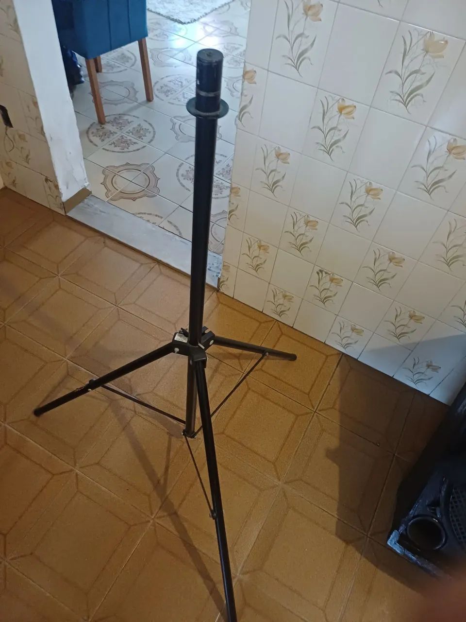 Vendo tripé para caixa de som - Foto 2