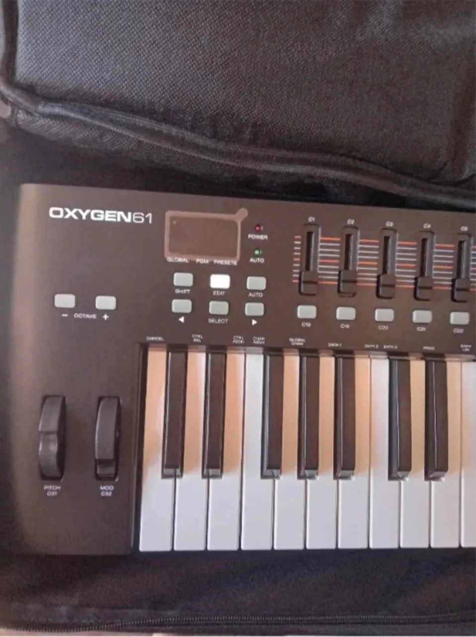 TECLADO CONTROLADOR SPRING SEASONS 61 ARRANJADOR / CONTROLADOR