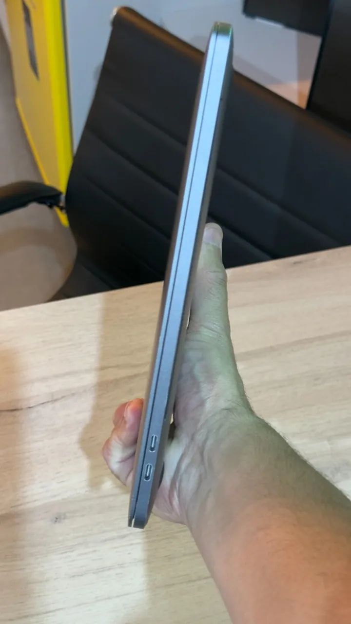 MacBook Pro 15 2018 | 16GB Ram | Intel Core i9 | 1TB SSD - Loja