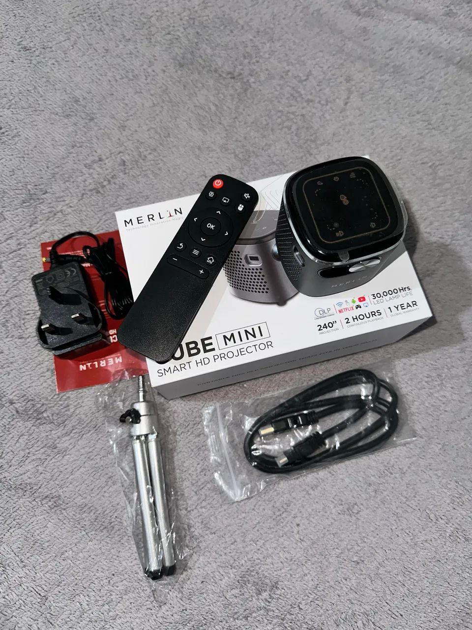 Projetor Merlin Cube Mini Smart HD DLP + Controle e Tripé