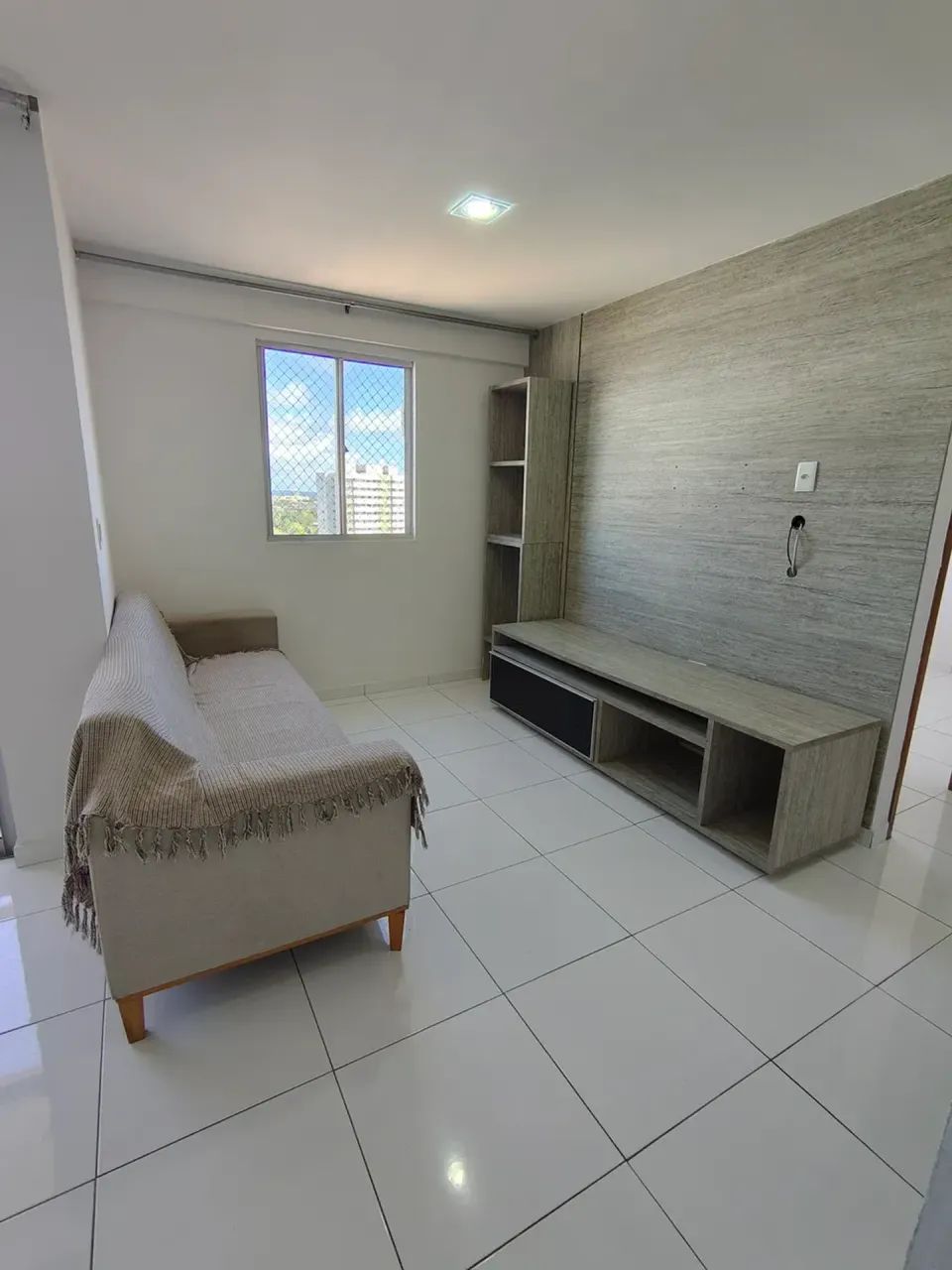 Alugo Excelente Apto de 68 m² com 2 quartos sendo 1 suíte e varanda no Poço - Foto 3