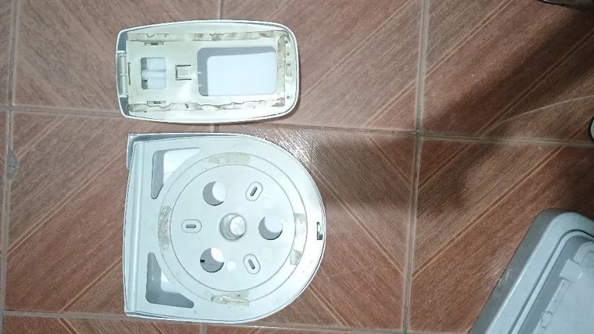 KIT Dispense Papel Higiênico E Saboneteira Álcool Suporte Sabonete Líquido Sabão - Foto 2