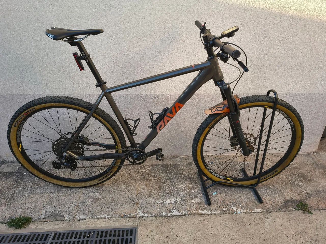 Bicicleta aro 29 Rava Cave + Deore 1x12