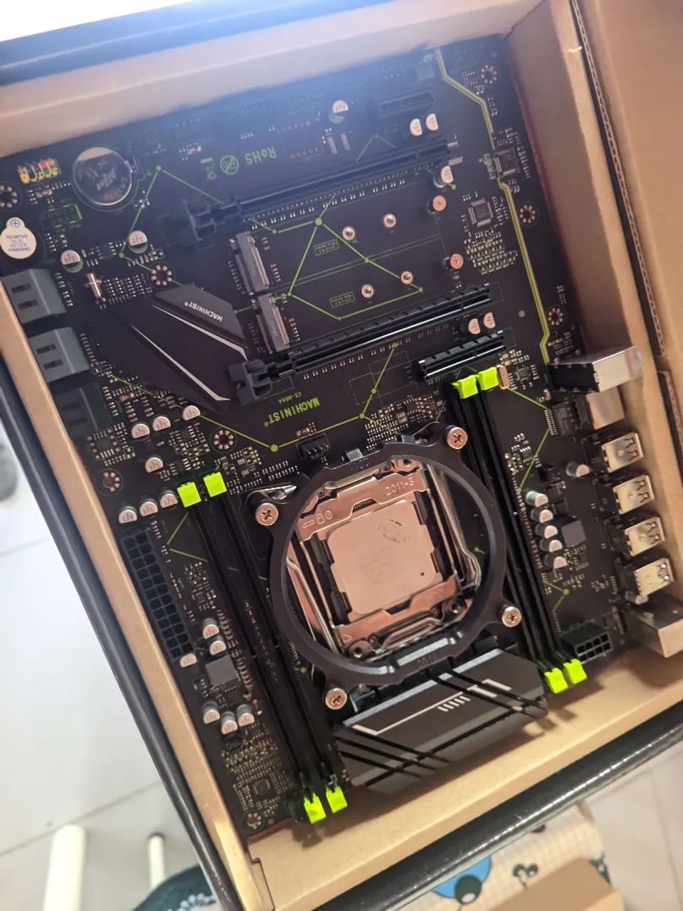 Placa mãe MR9A + Xeon 2680 v4