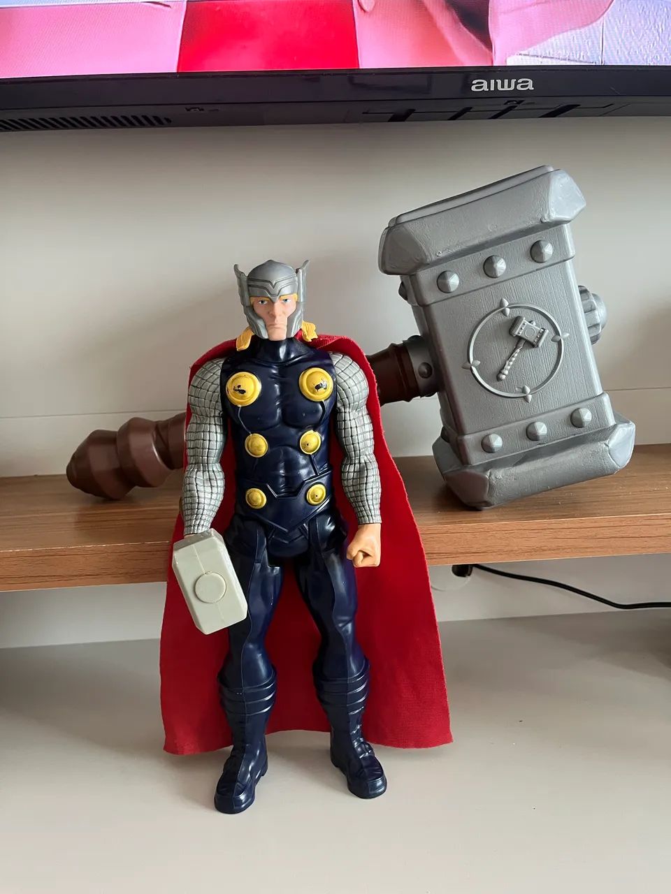 Boneco Thor e Martelo 
