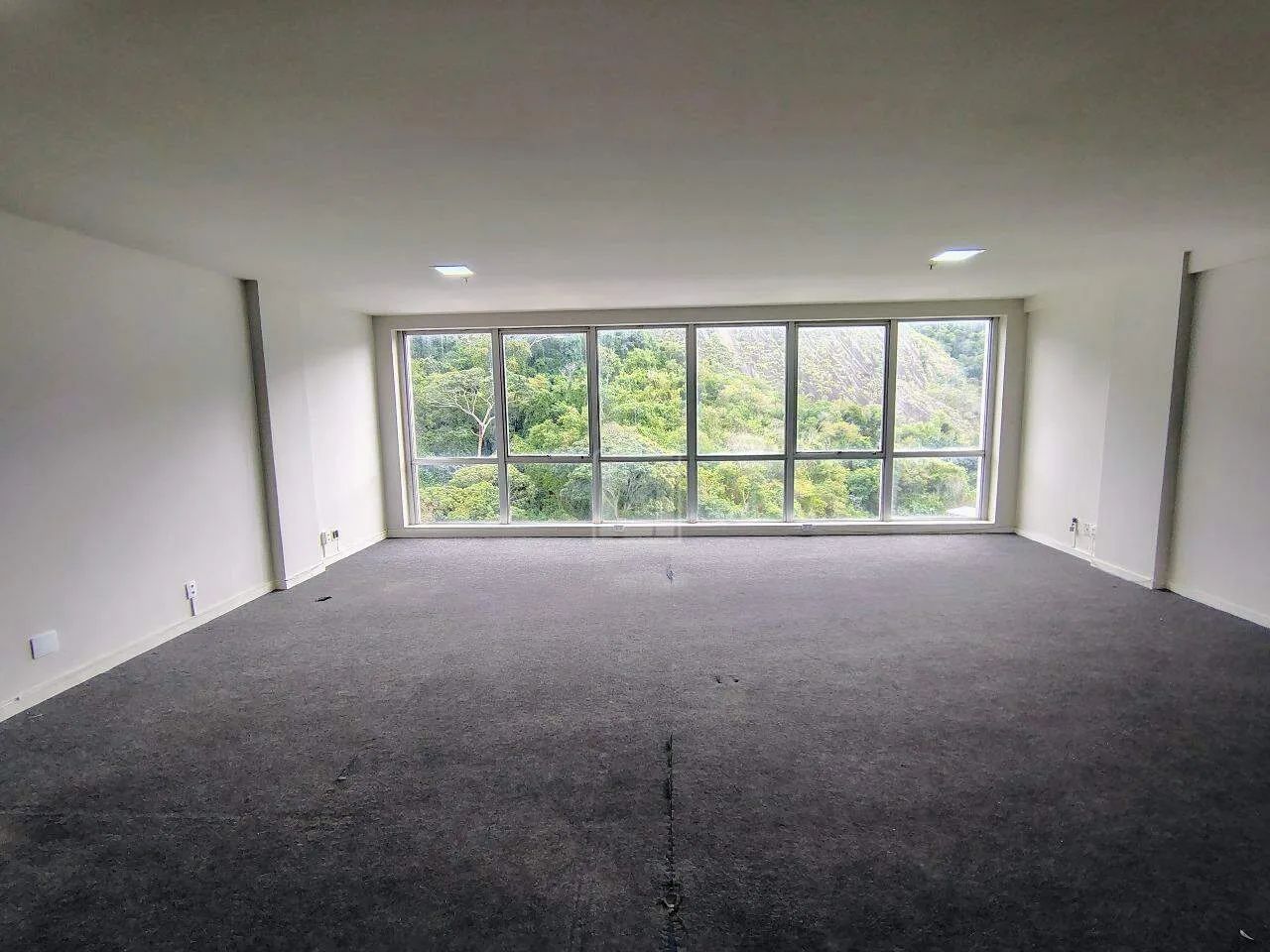 LÍVIA MACHADO ALUGA: Sala Comercial de 100,55 m²