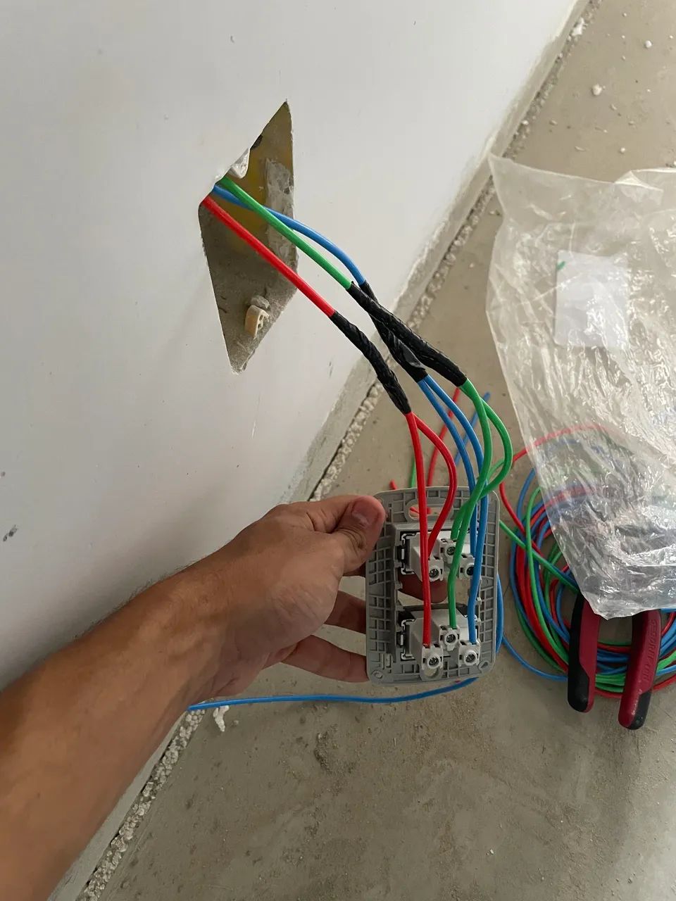 Eletricista  - Foto 2