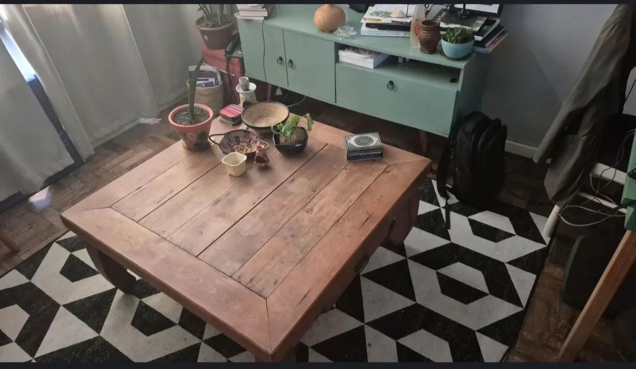 Mesa de madeira maciça de Bali