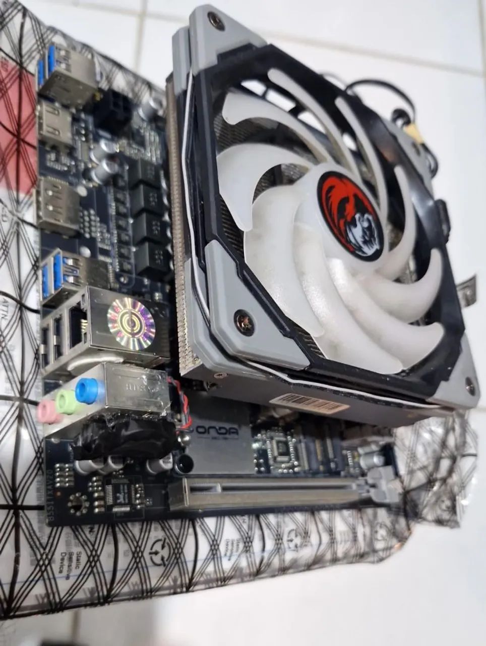 Placa B550 mini ITX + cooler ARGB