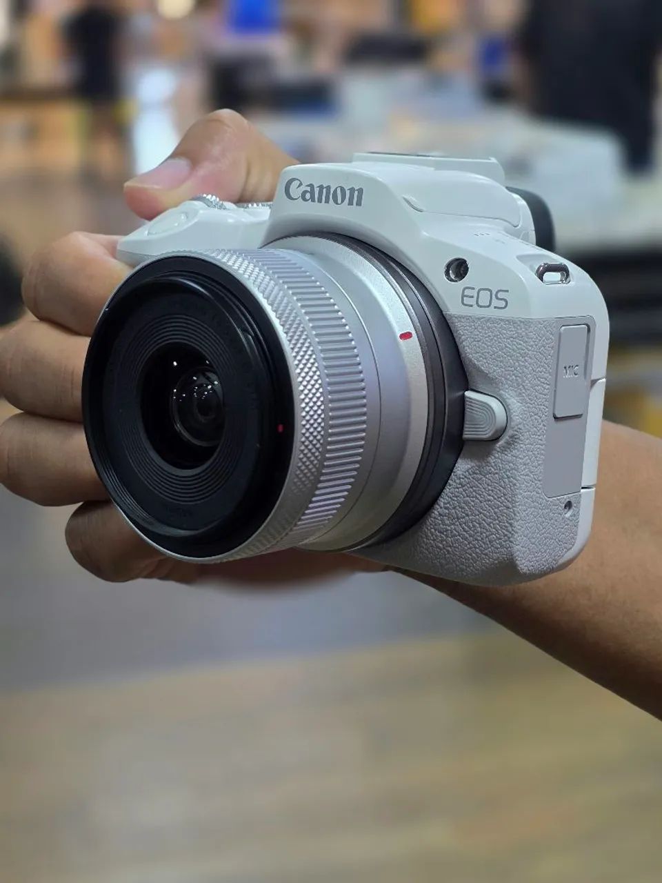Câmera Canon EOS R50 - Foto 2