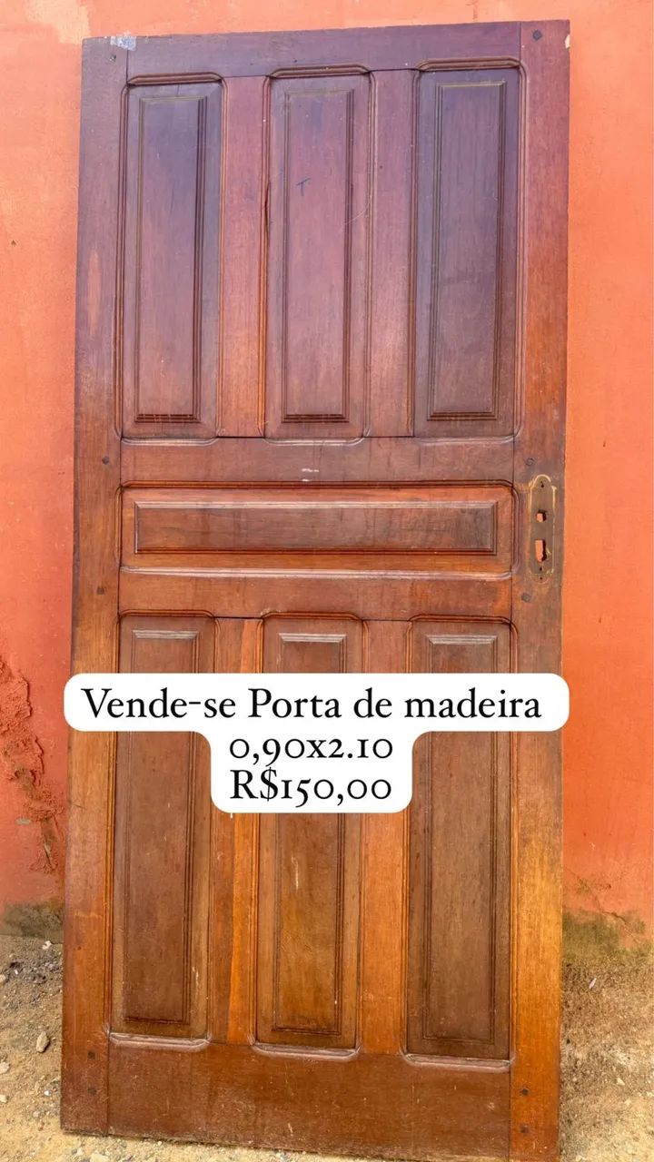 Vende-se porta de madeira 
