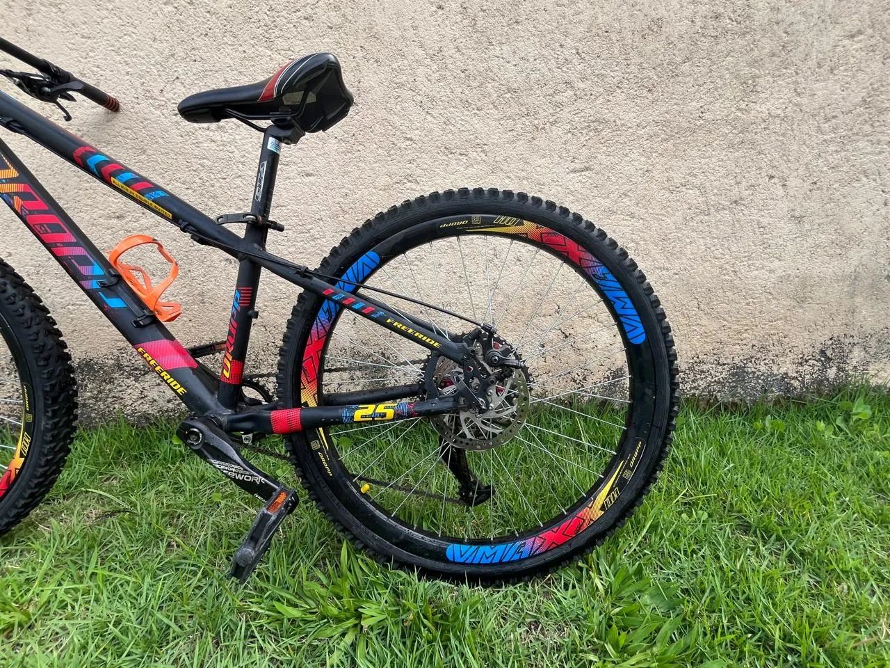 Bicicleta Freeride 10 marchas em bom estado - Foto 5