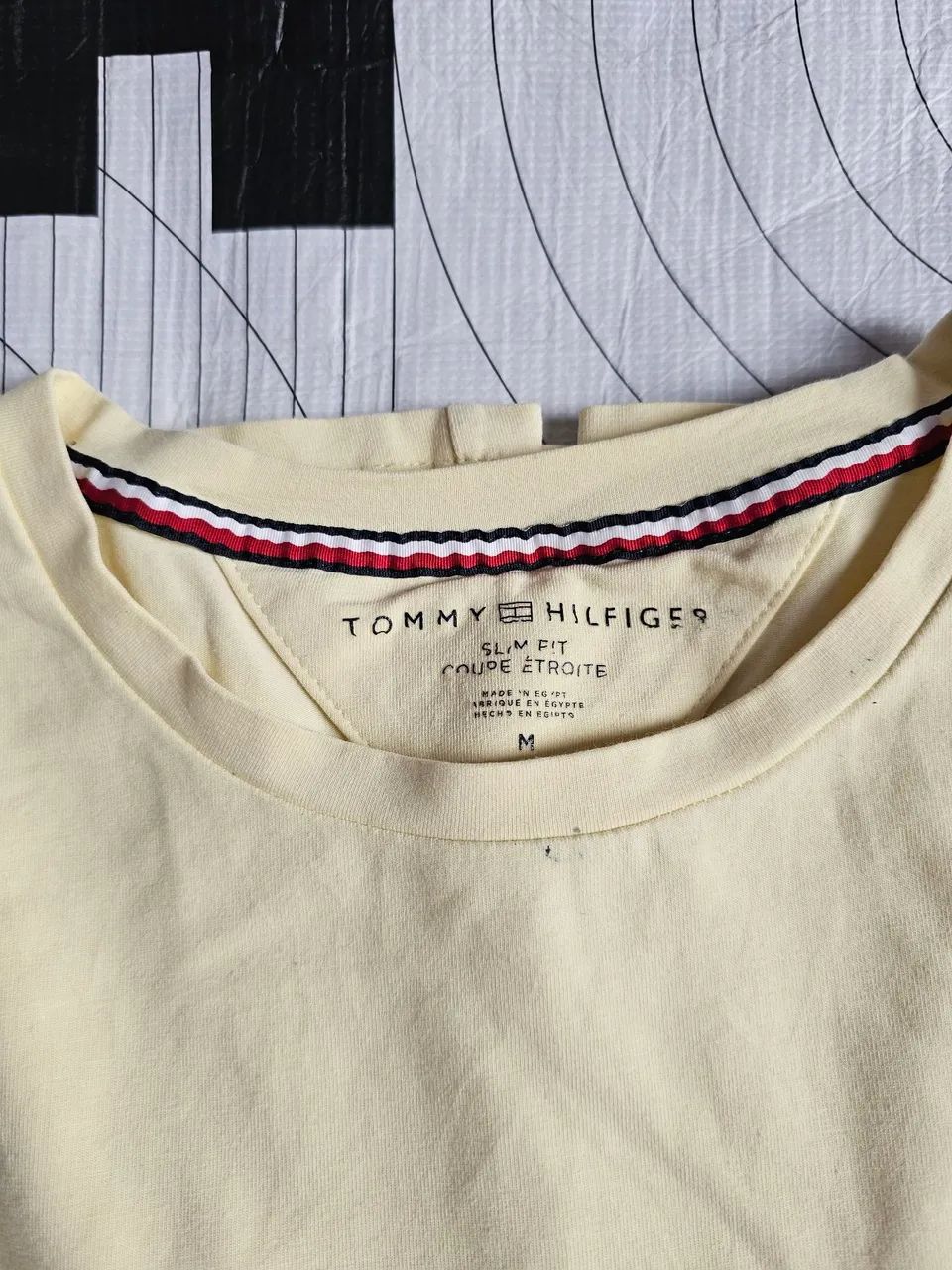 Camiseta Tommy Hilfiger- amarelo - original  - Foto 2