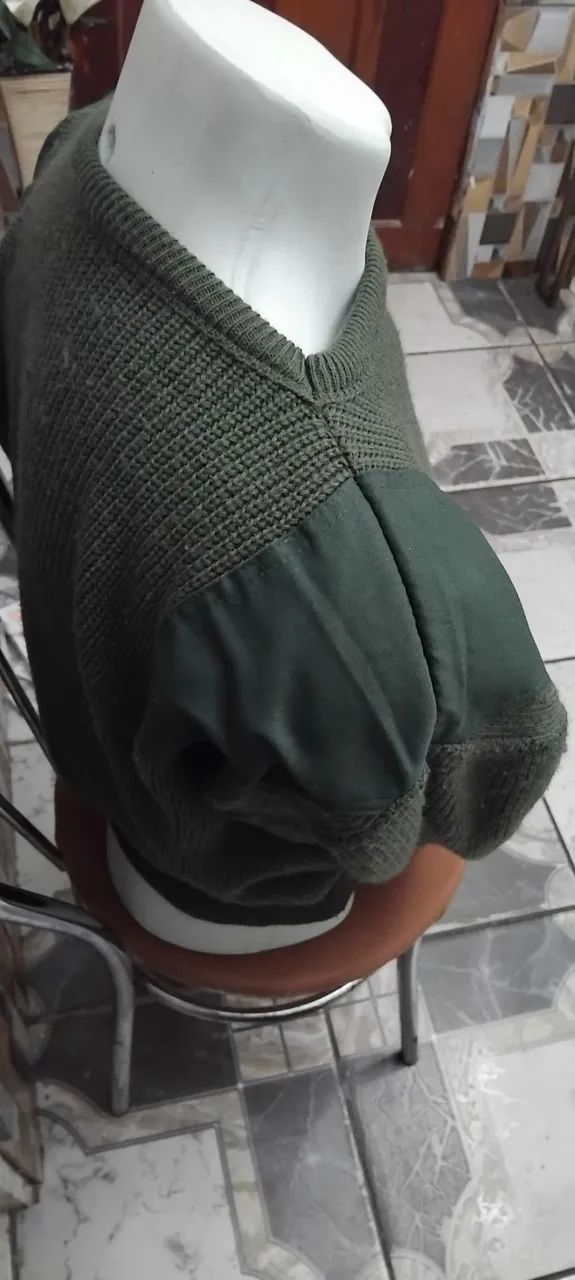 Blusa de lã verde oliva. - Foto 3