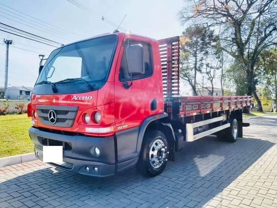 ACCELO 1016 4X2 CARROCERIA 2016 - Foto 2