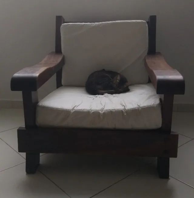 Poltrona rústica em madeira de lei - Foto 2