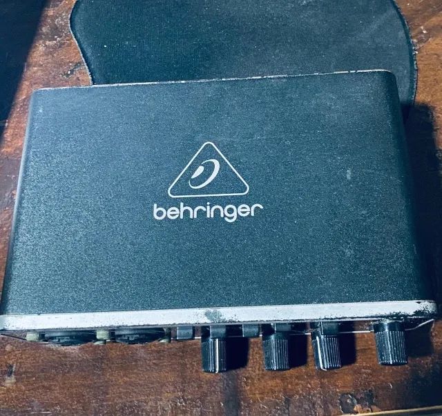 Interface de áudio Behringer U-Phoria UMC202 - Foto 4