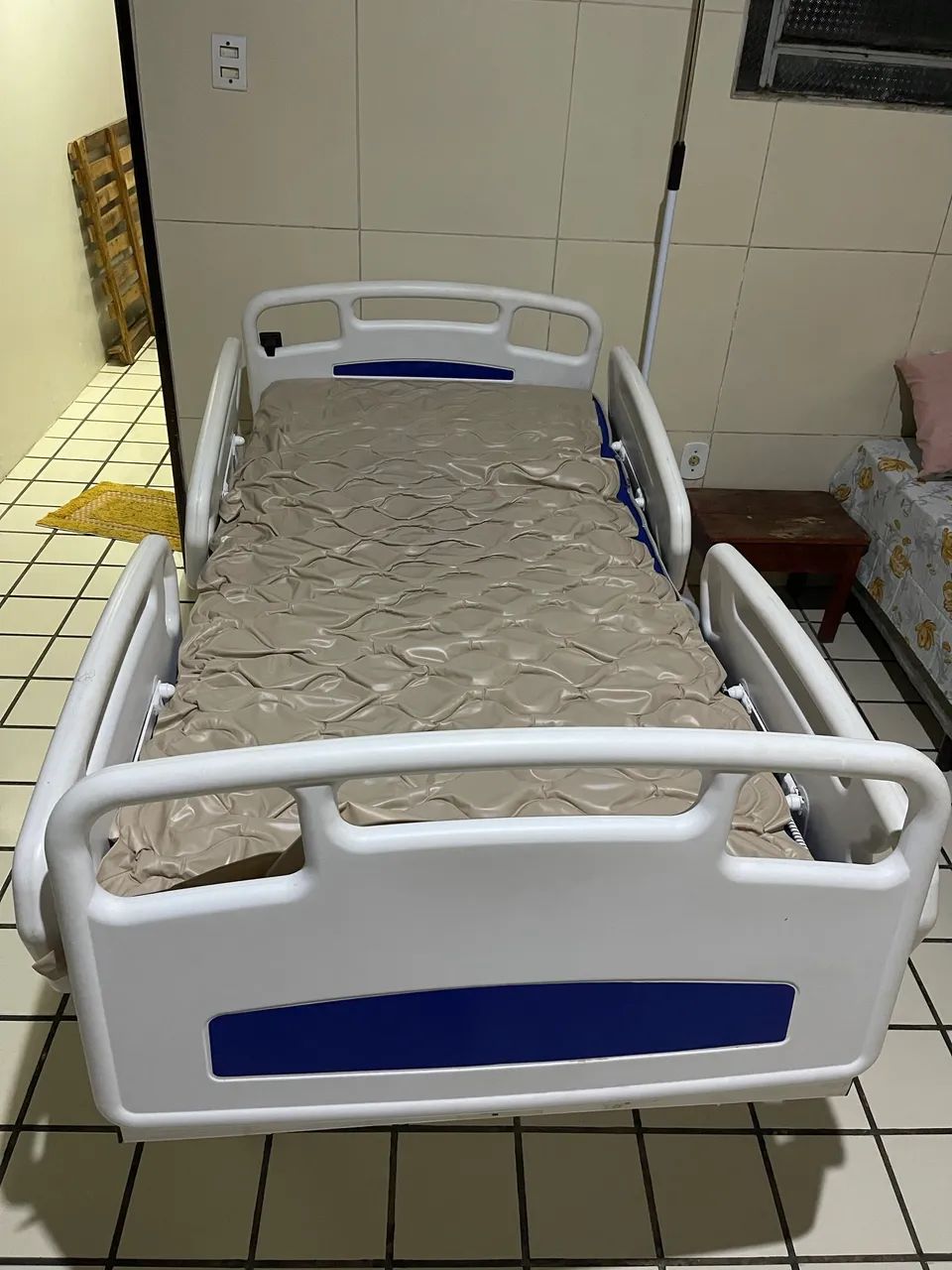 Cama hospitalar com colchão  - Foto 3