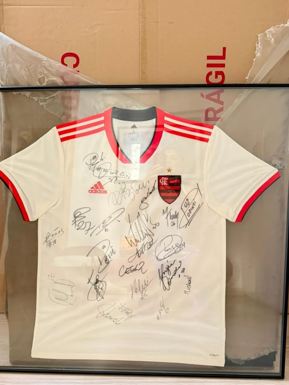 Uniforme Flamengo Autografado e Moldurado Temp 2019