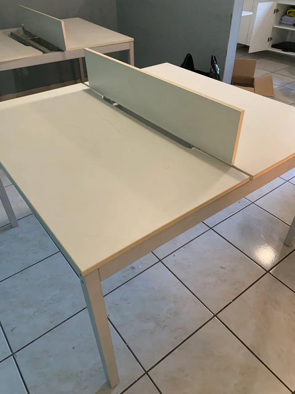 Mesa plataforma dupla para computadores 