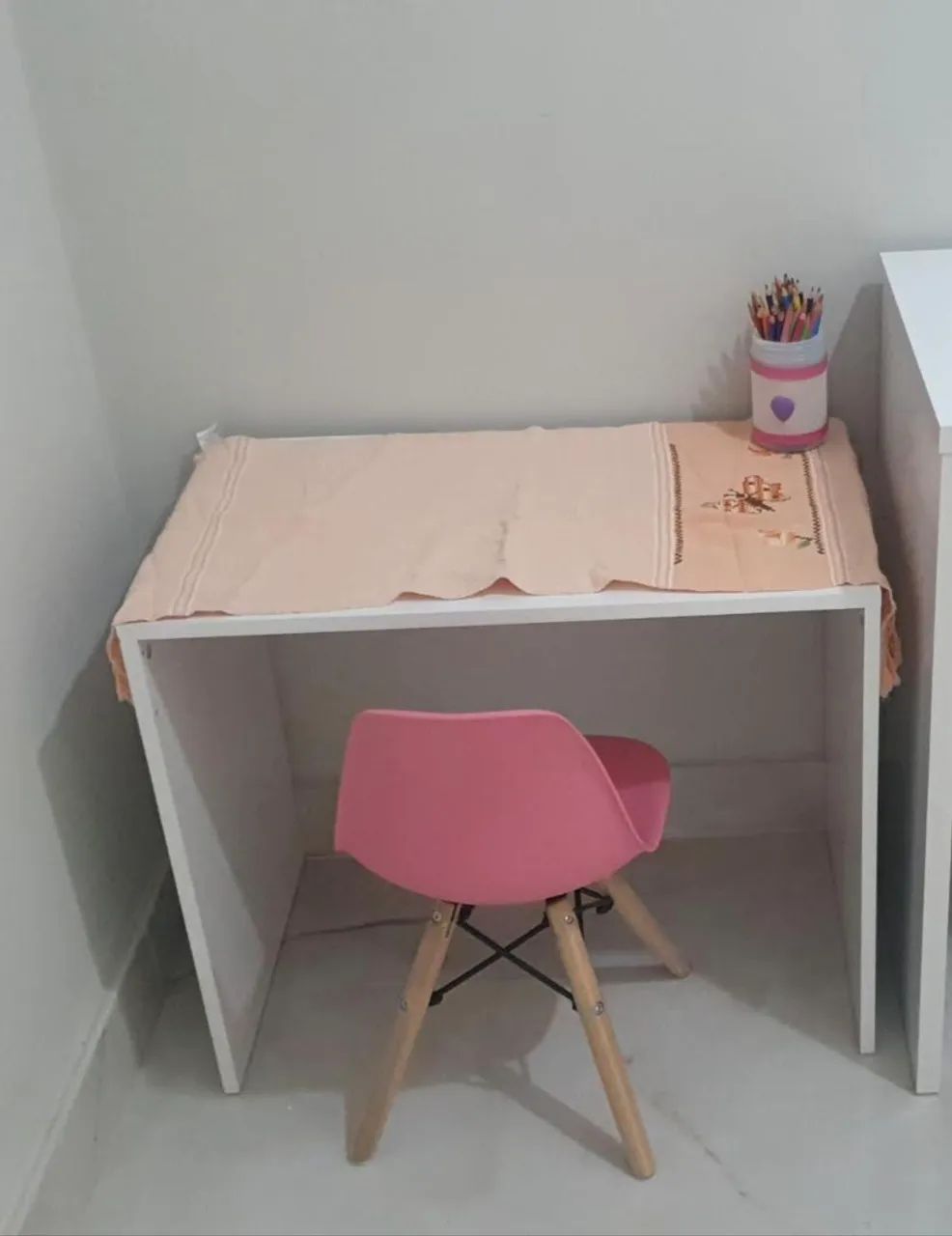 Mesa e Cadeira Infantil em Bom Estado