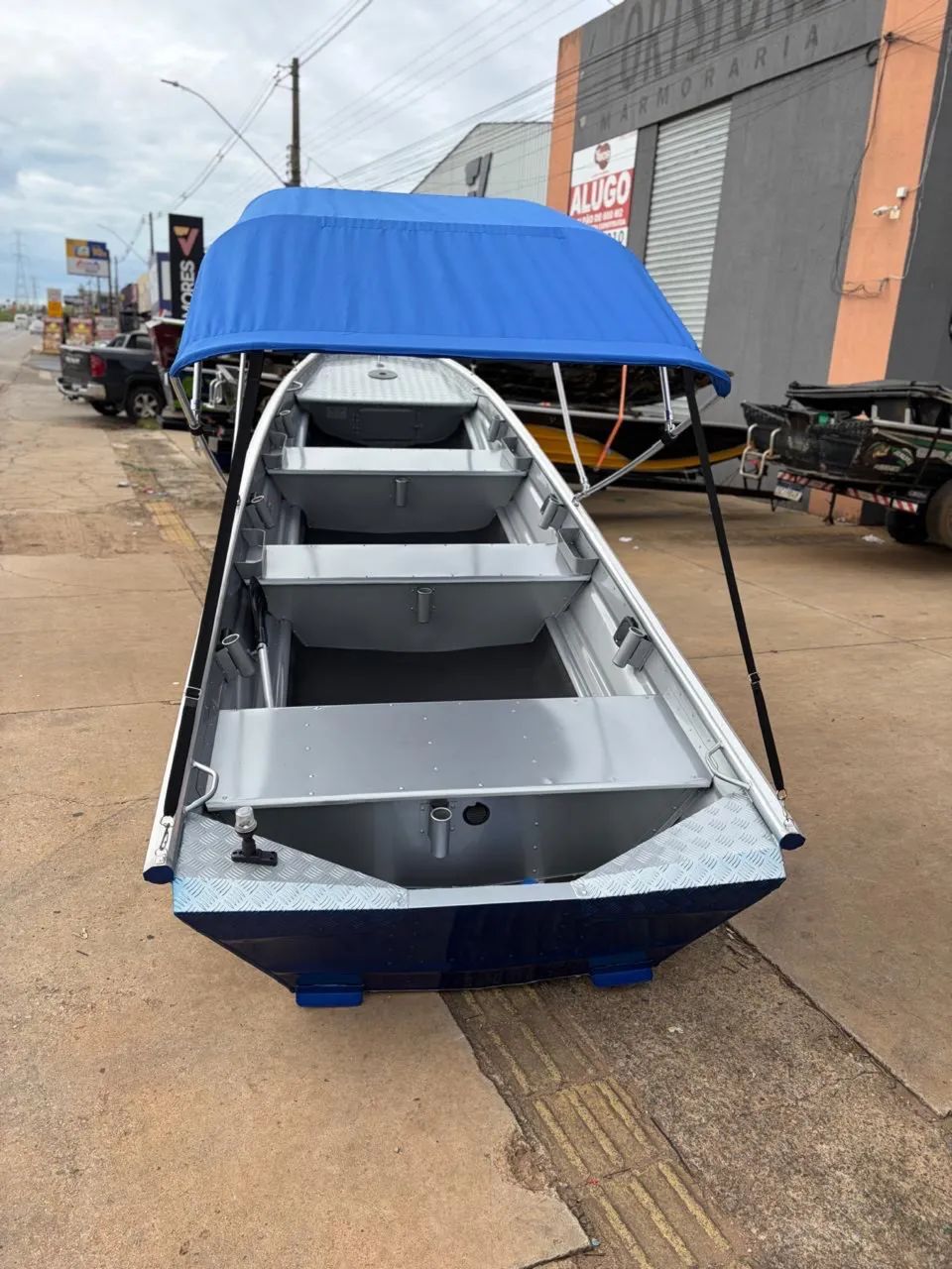 Barcos 6 metros  borda 56 centímetros  até motor 30