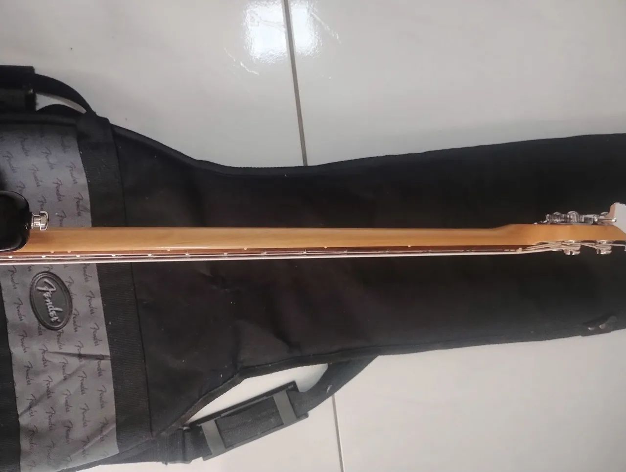 Baixo Fender Standard 5 cordas - Foto 5