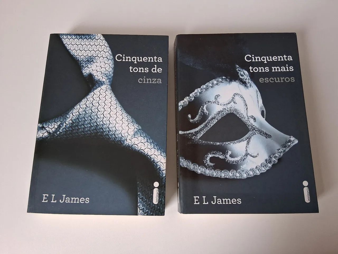 Livros Cinquenta tons de cinza 1 e 2