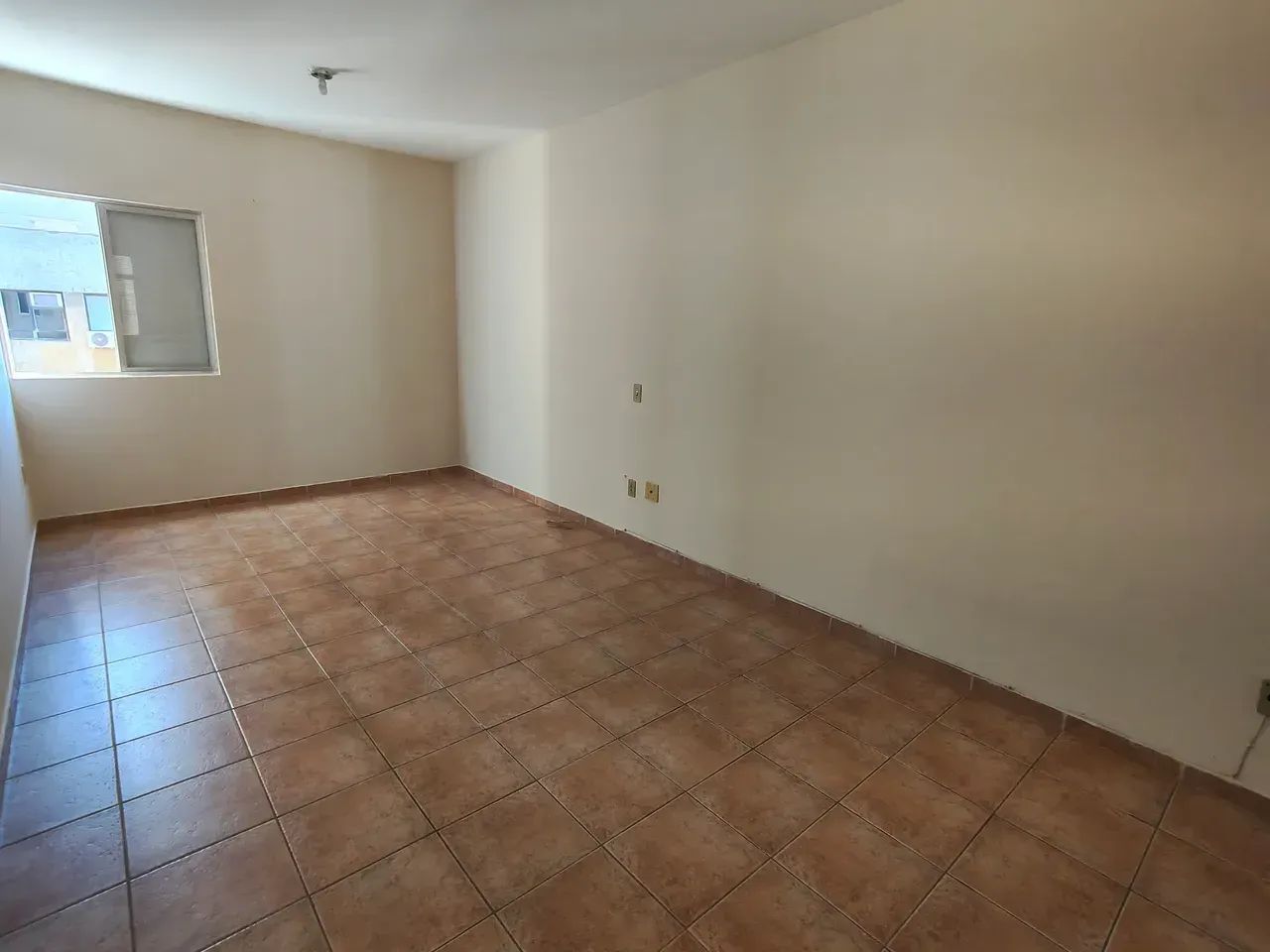 Vendo Kitnetão com garagem-Centro - Foto 5