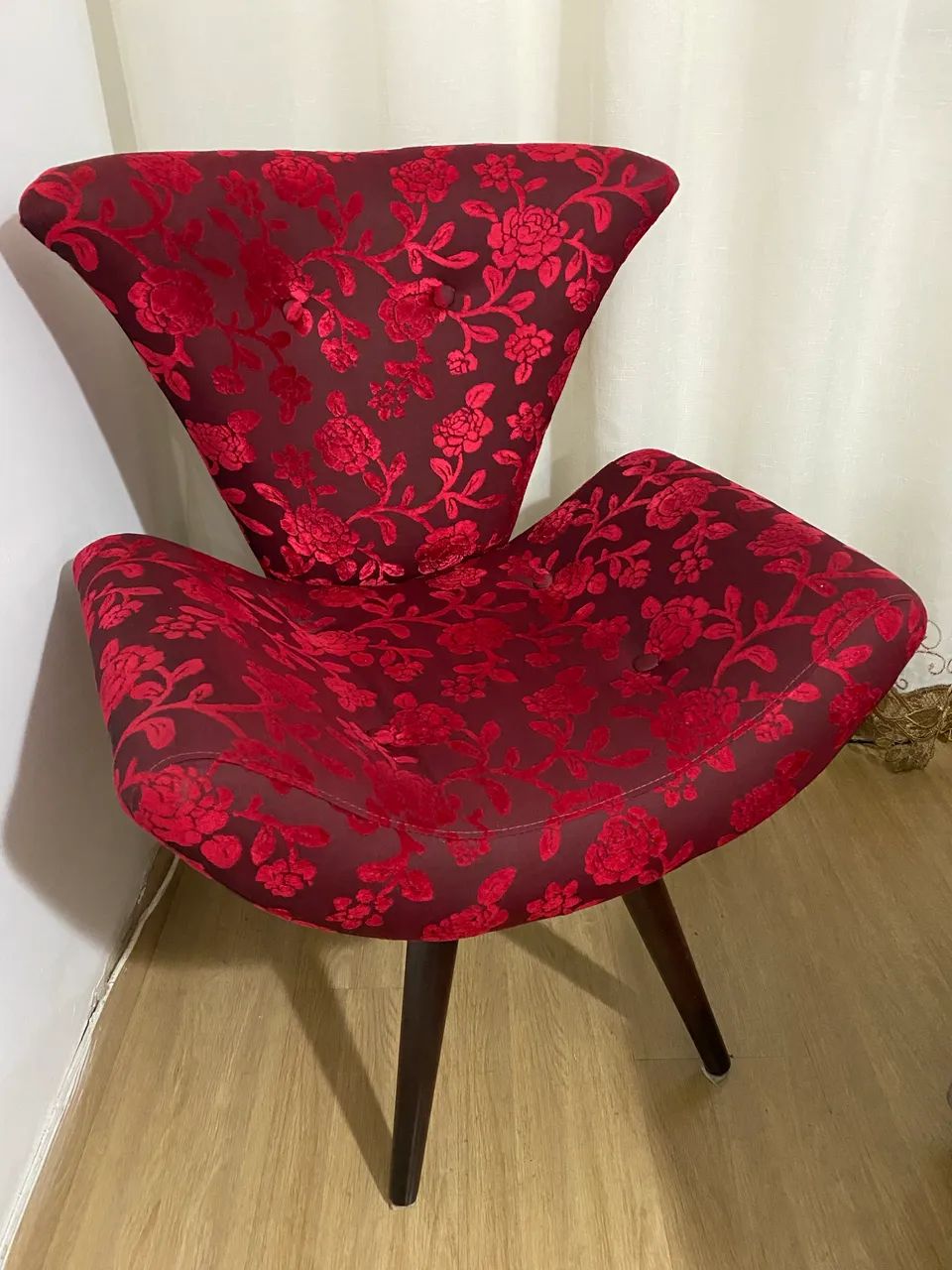 Poltrona Decorativa Design Moderno Estampada Vermelha - Excelente Estado - Foto 4
