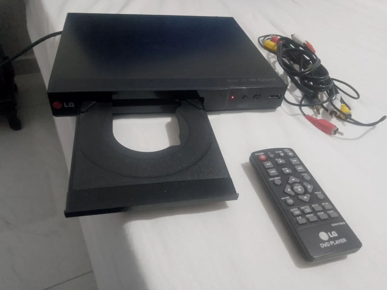 Aparelho de DVD LG com entrada USB controle e cabos originais  - Foto 2