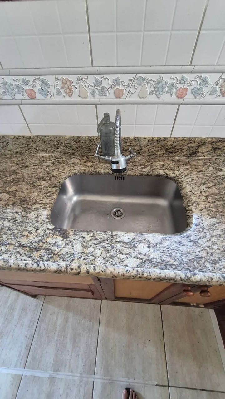 Bancada JÁ DESINSTALADA Granito + Cuba + Torneira 1,87 m x 0,53 m x 0,92m retorno