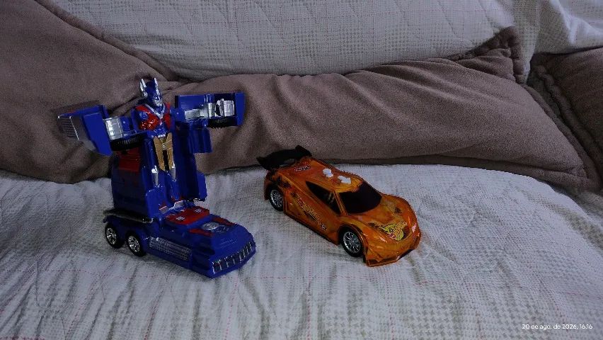  Caminhão Vira Robô do Optimus Prime (Transformers) +  Carro Hot Wheels Programing da Mul - Foto 2