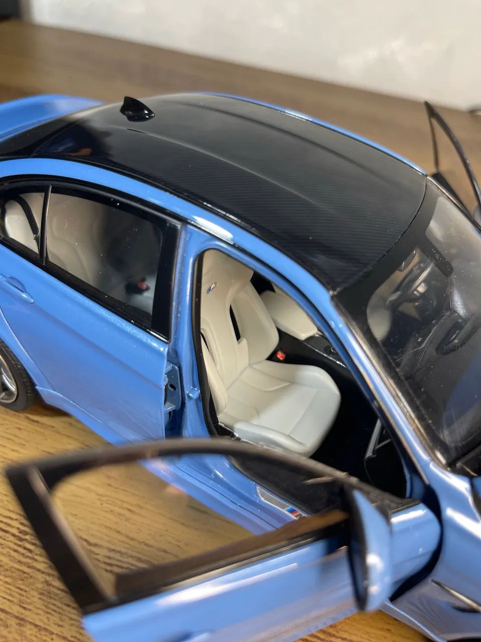 Miniatura BMW M3 escala 1:18 Norev  - Foto 4